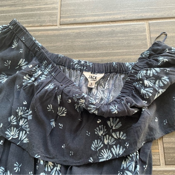 JACK by BBDakota Navy with blue floral off shoulder jumpsuit size small - Picture 6 of 9